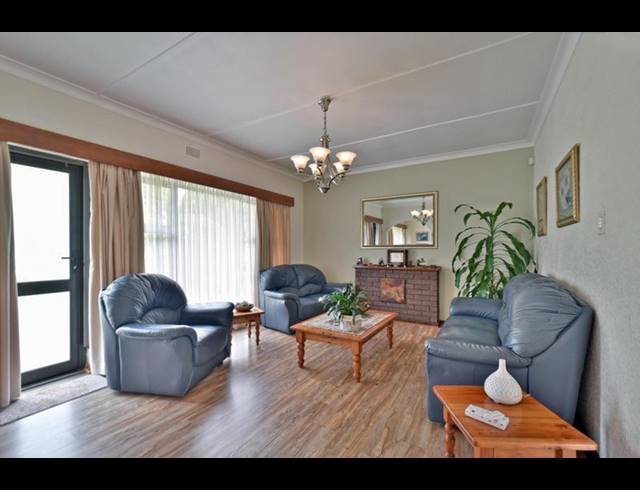 3 BEDROOM HOUSE FOR SALE IN BRACKENHURST